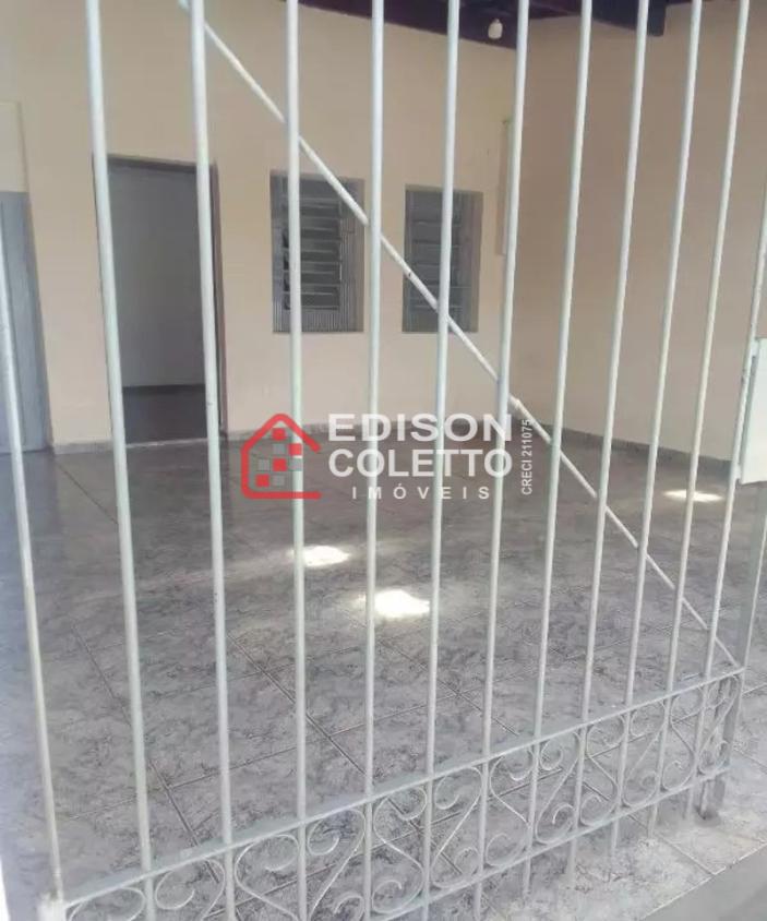 Casa à venda com 2 quartos, 80m² - Foto 4