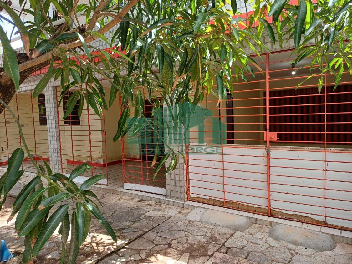 Casa à venda com 6 quartos, 600m² - Foto 4