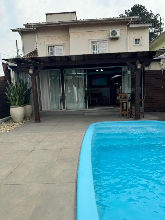 Casa à venda com 3 quartos, 210m² - Foto 1