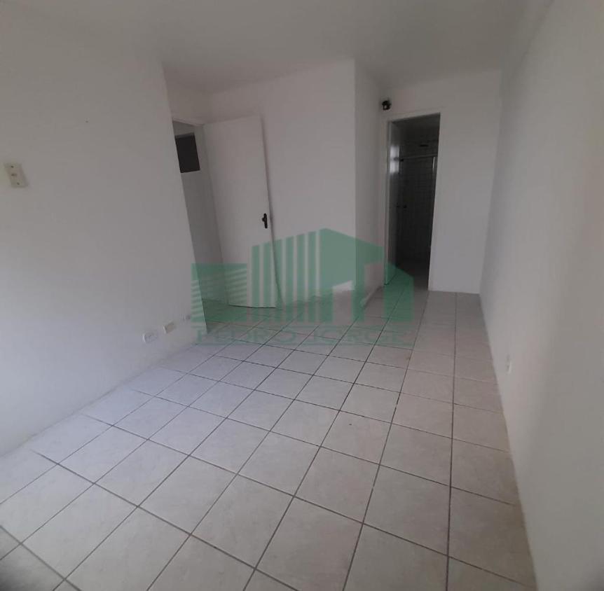 Apartamento à venda com 2 quartos, 70m² - Foto 2