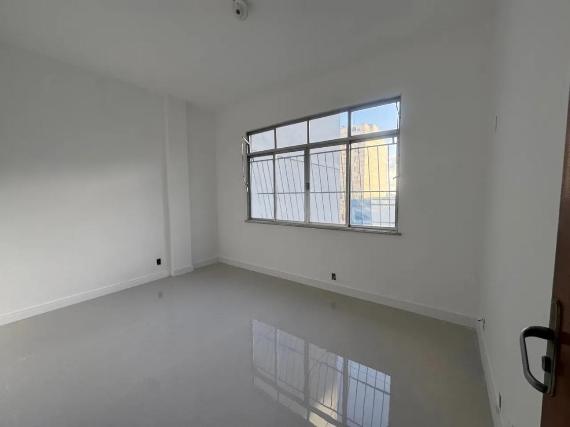 Apartamento à venda com 3 quartos, 130m² - Foto 4