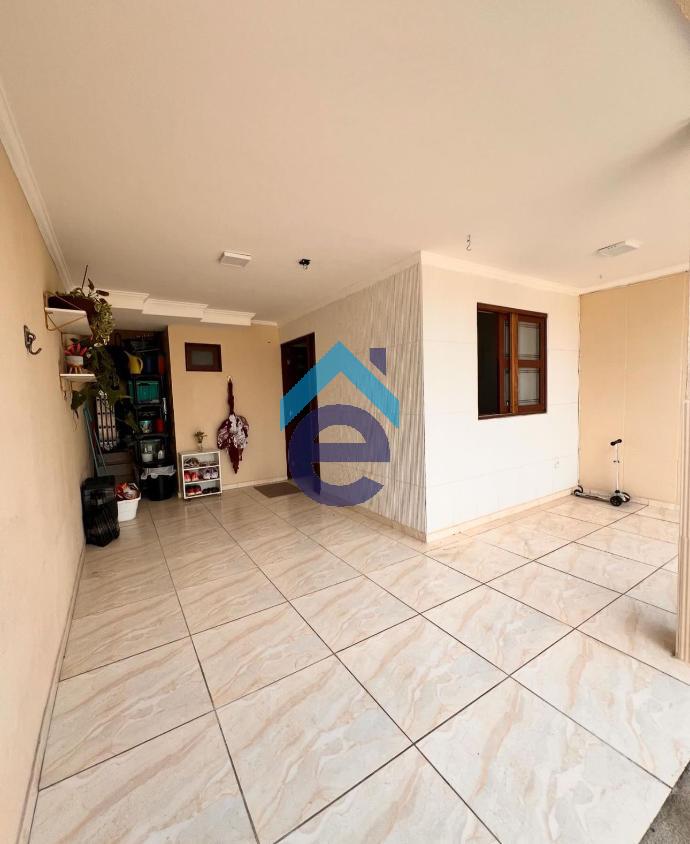 Casa à venda com 3 quartos, 116m² - Foto 1