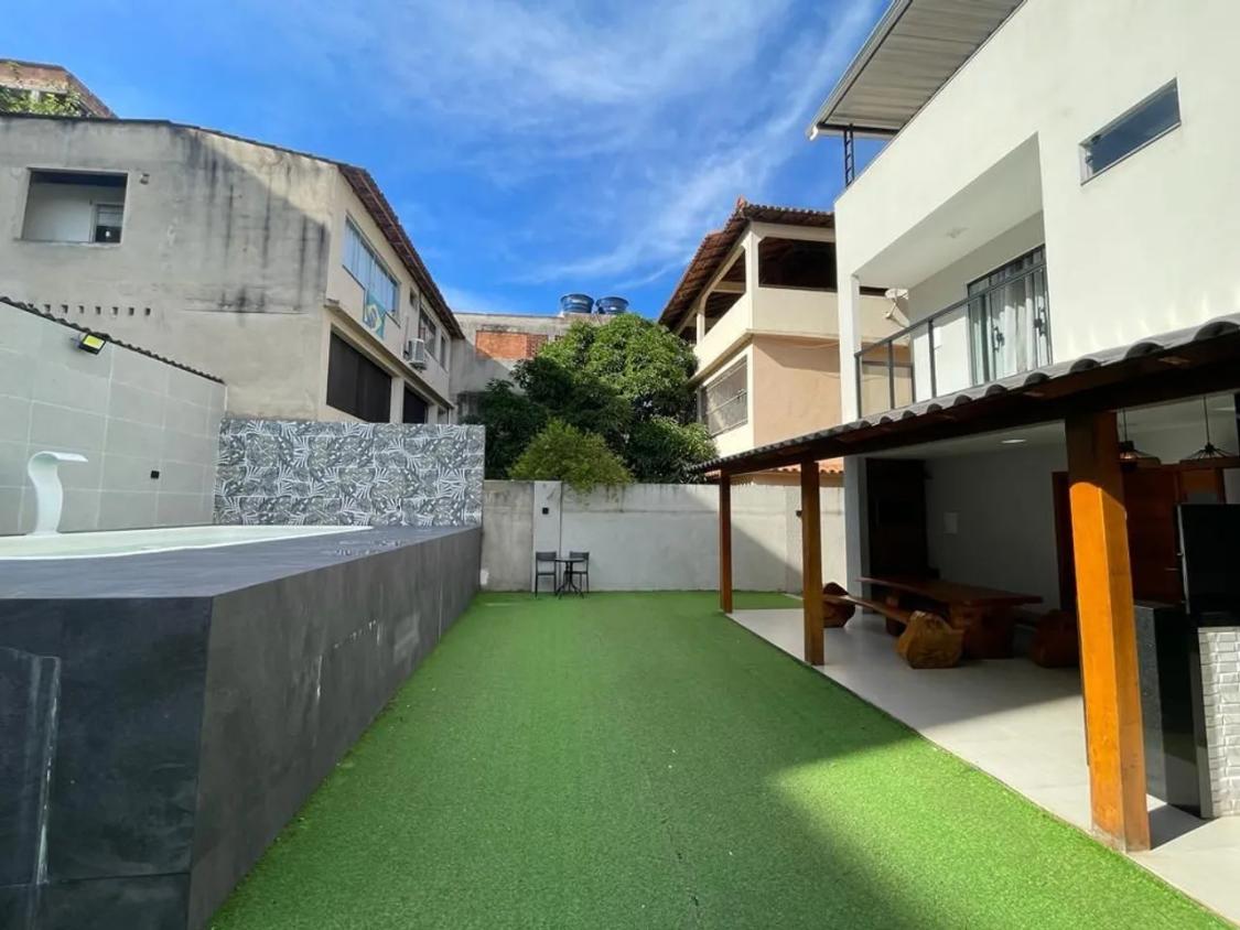 Casa à venda com 3 quartos, 300m² - Foto 2