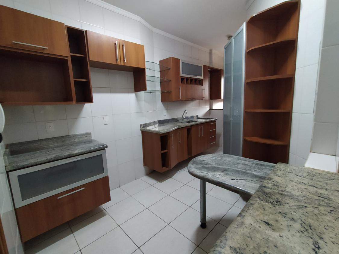 Apartamento à venda com 3 quartos, 87m² - Foto 2