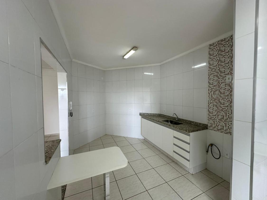 Apartamento à venda com 3 quartos, 93m² - Foto 3