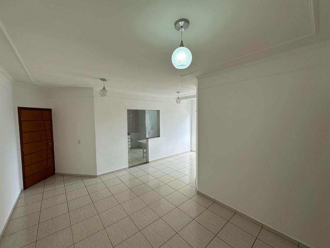 Apartamento à venda com 3 quartos, 93m² - Foto 2