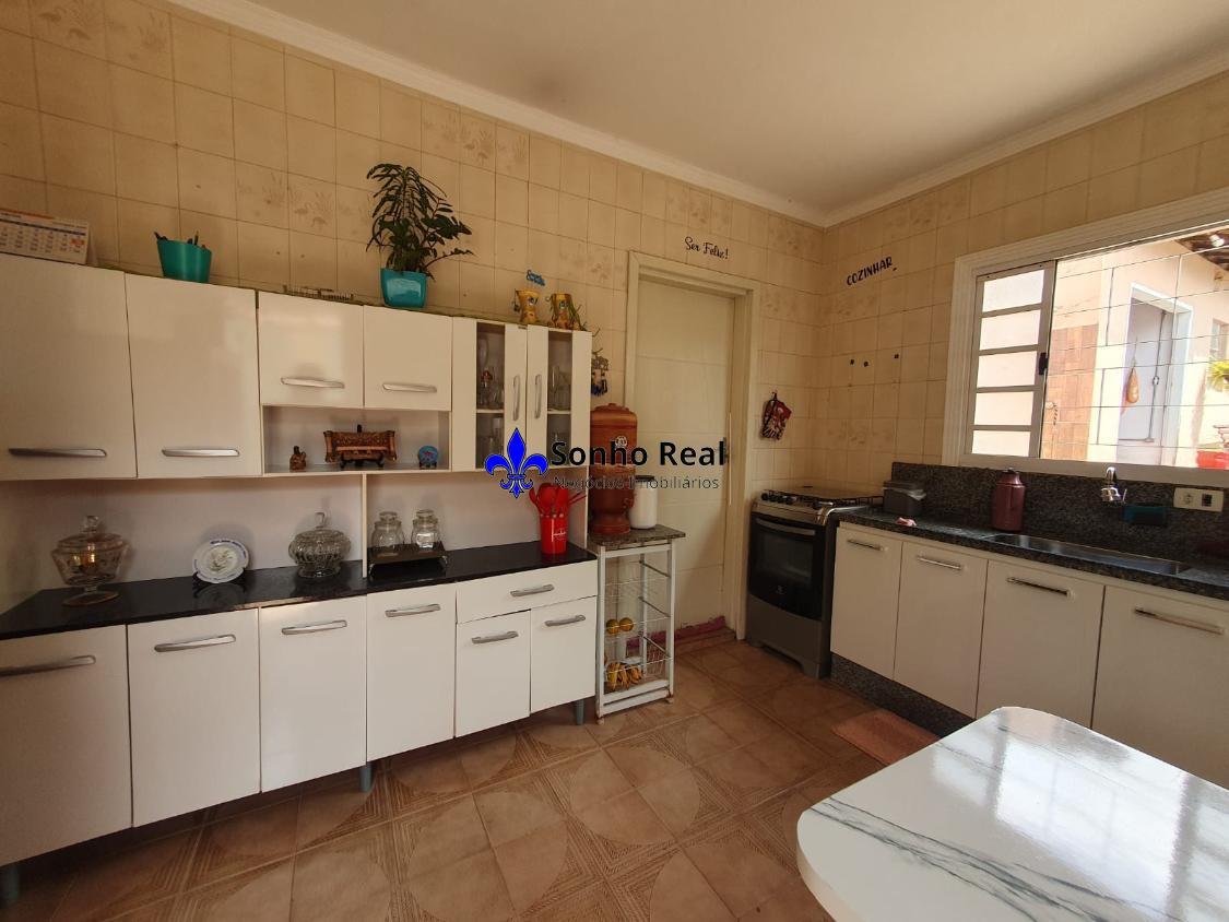 Casa à venda com 3 quartos, 302m² - Foto 17