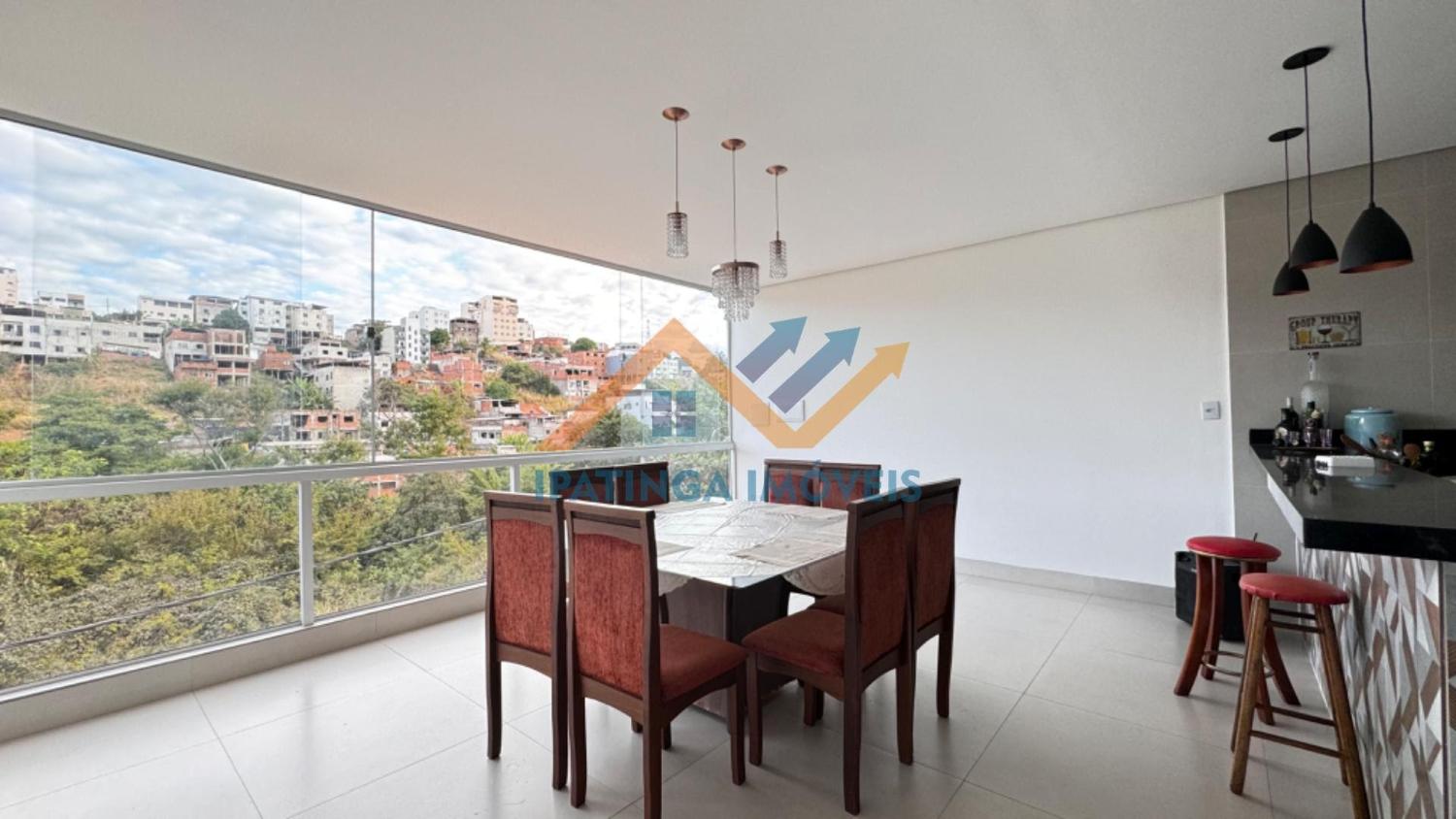 Casa triplex à venda no bairro Cidade Nova