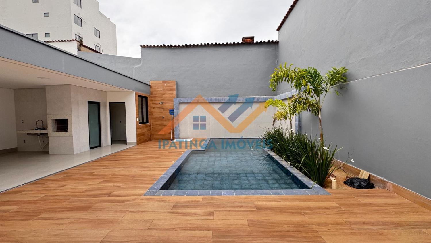 Casa deslumbrante de 3 dormitórios, sendo 2 suítes e 1 com closet, à venda no charmoso bairro Bom Retiro em Ipatinga!