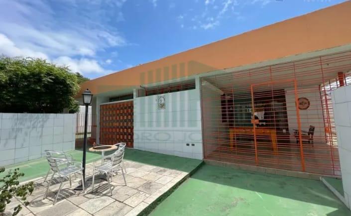 Casa à venda com 5 quartos, 250m² - Foto 1