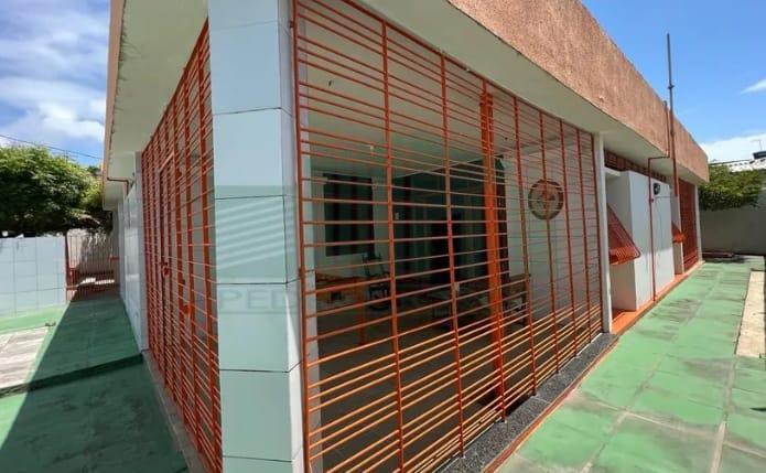 Casa à venda com 5 quartos, 250m² - Foto 3