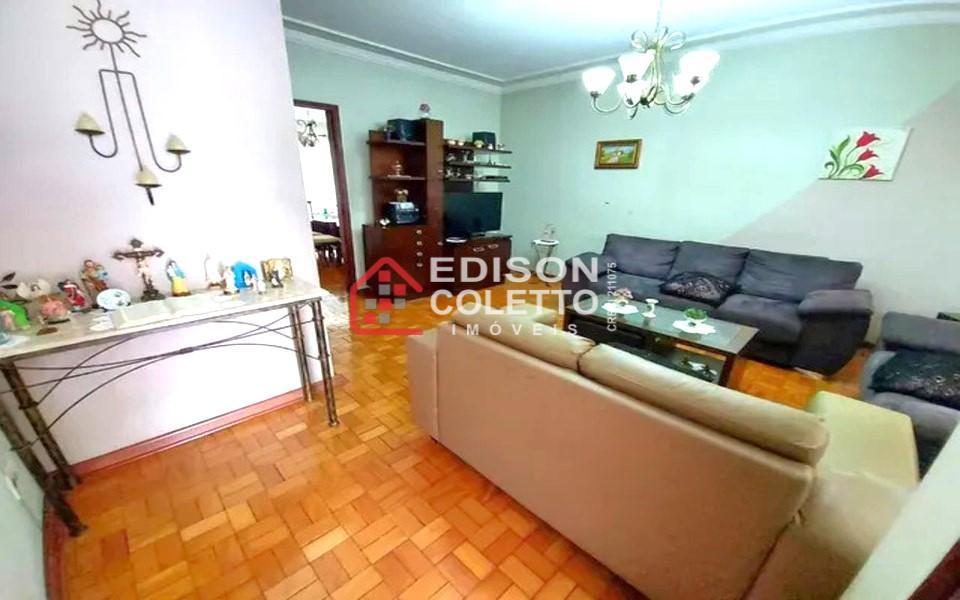 Casa à venda com 3 quartos, 141m² - Foto 1