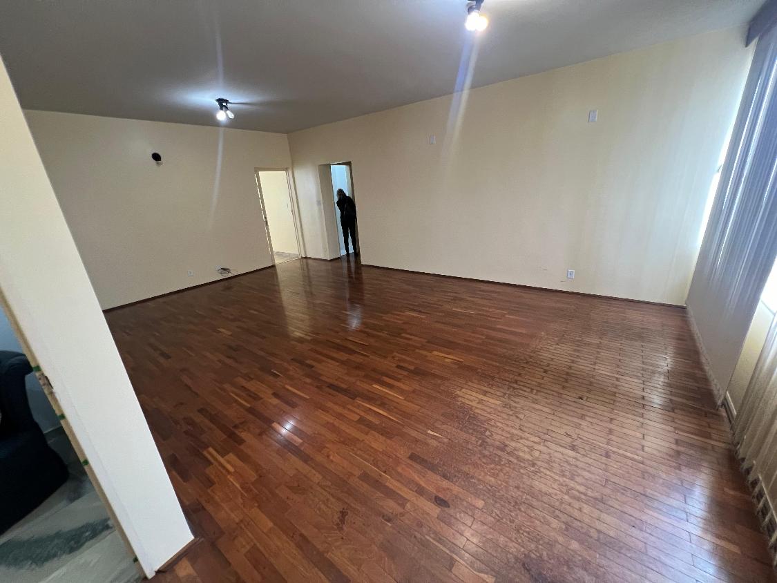 Apartamento à venda com 3 quartos, 156m² - Foto 2