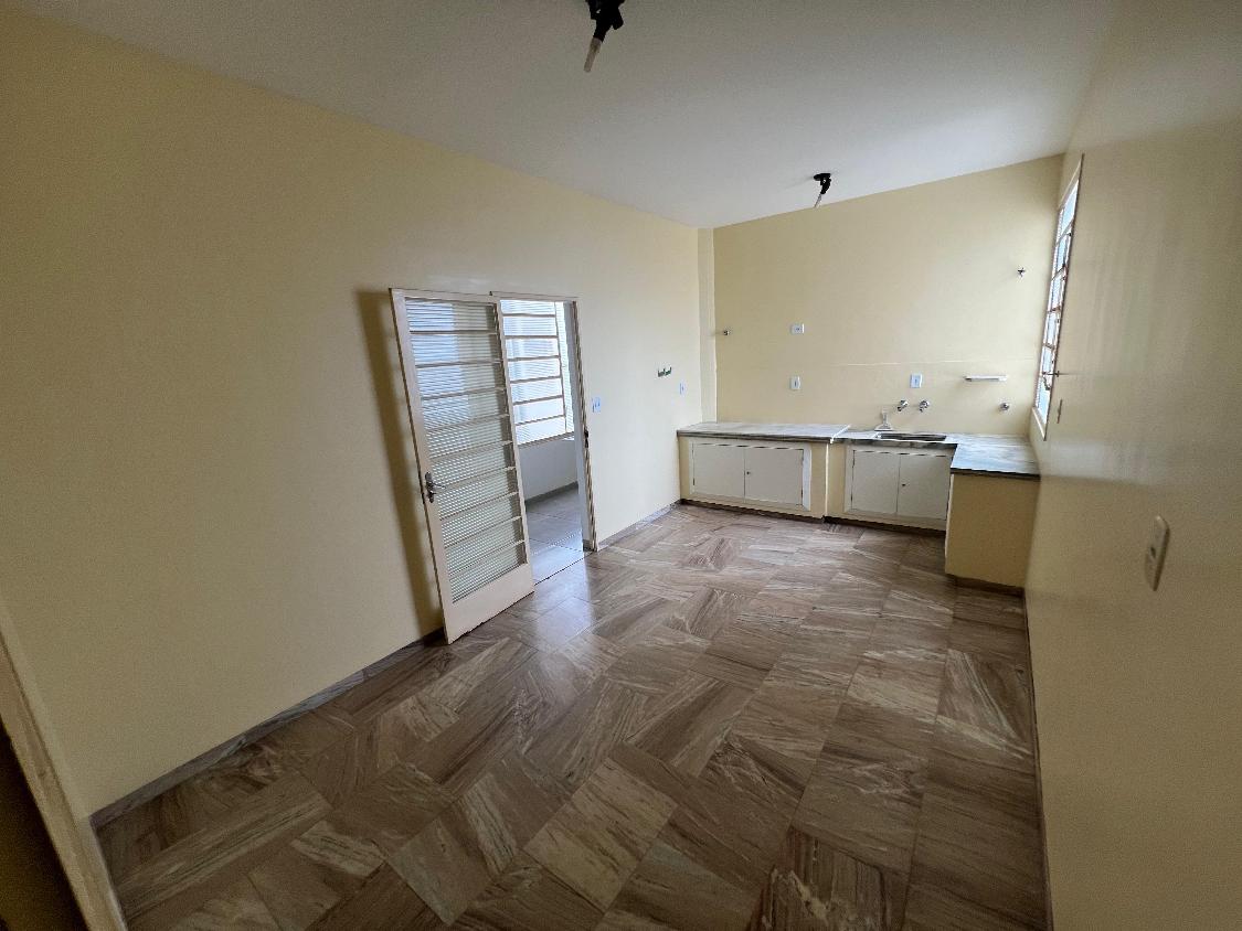 Apartamento à venda com 3 quartos, 156m² - Foto 3