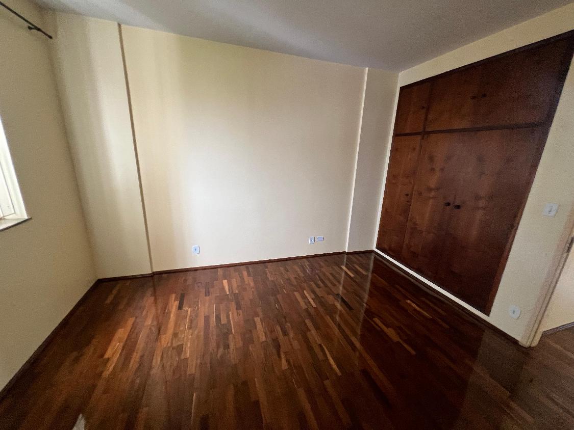 Apartamento à venda com 3 quartos, 156m² - Foto 4