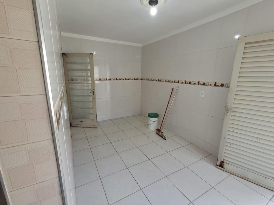 Casa à venda com 2 quartos, 120m² - Foto 2