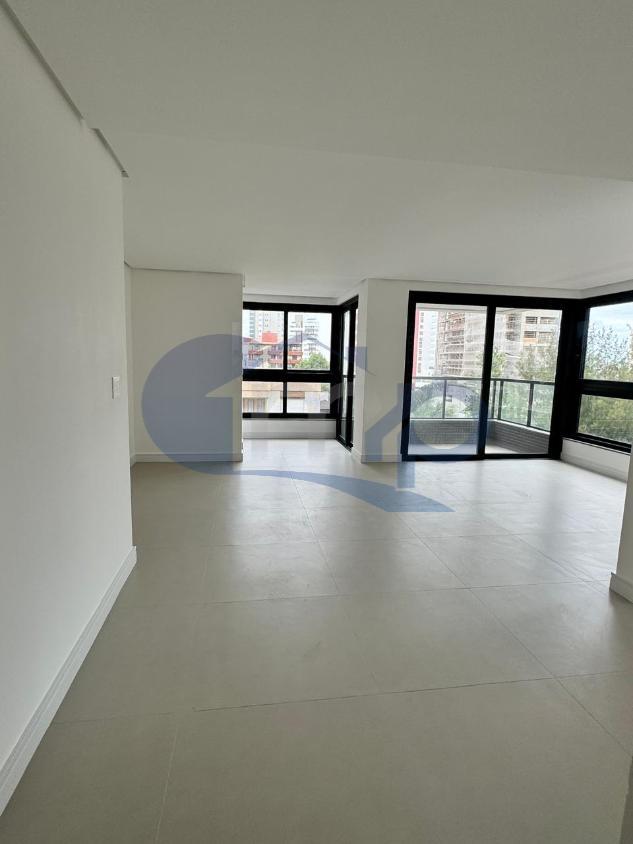 Apartamento à venda com 3 quartos, 117m² - Foto 5