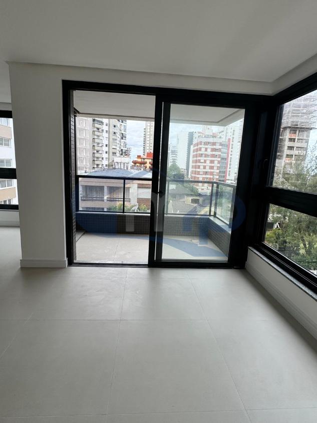 Apartamento à venda com 3 quartos, 117m² - Foto 7