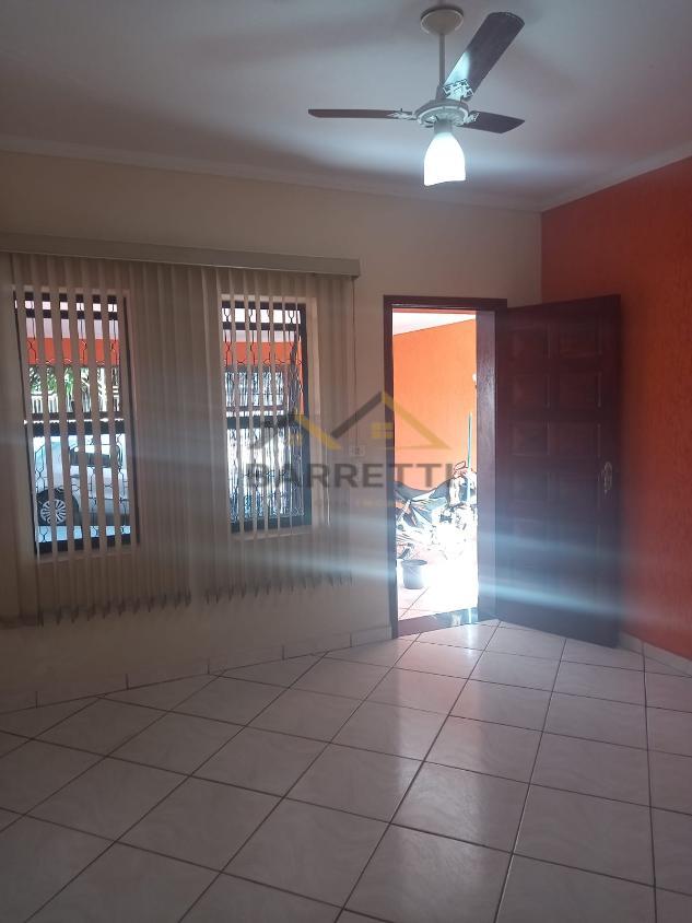 Casa à venda com 3 quartos, 150m² - Foto 1