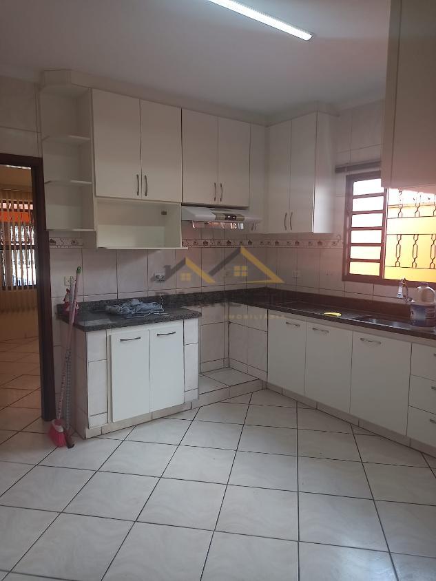 Casa à venda com 3 quartos, 150m² - Foto 2