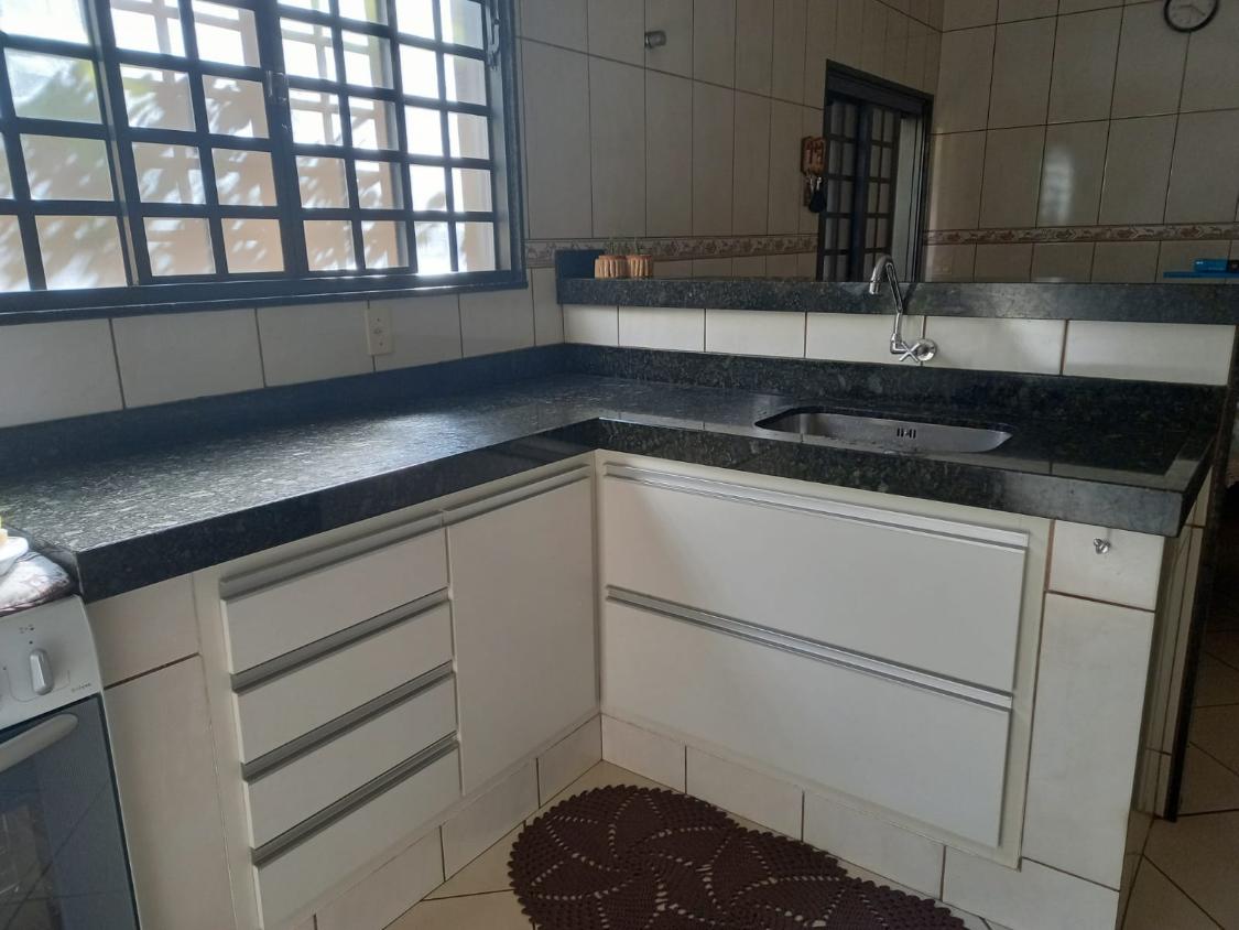 Casa à venda com 3 quartos, 167m² - Foto 2