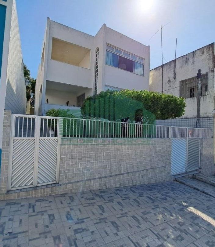 Casa à venda com 4 quartos, 257m² - Foto 1