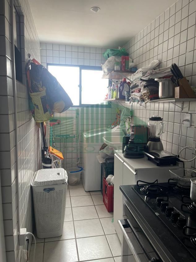 Apartamento à venda com 3 quartos, 75m² - Foto 2