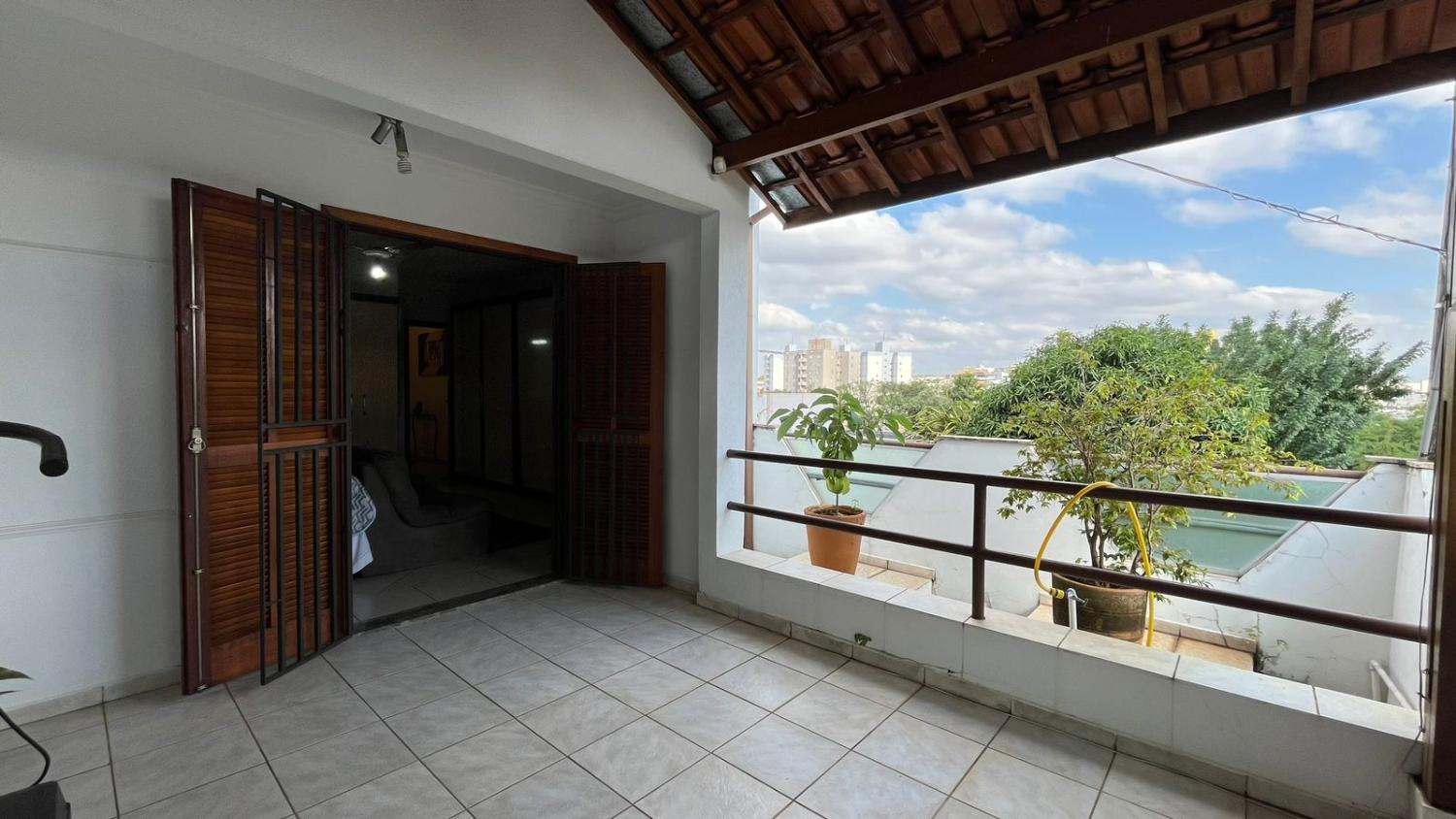 Sobrado à venda com 3 quartos, 154m² - Foto 1