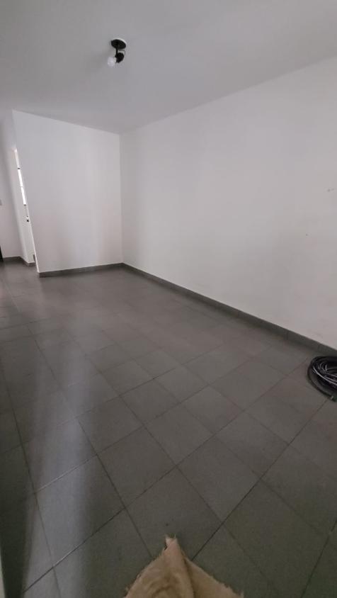 Casa à venda com 2 quartos, 120m² - Foto 2