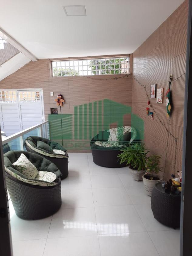 Casa à venda com 2 quartos, 120m² - Foto 2