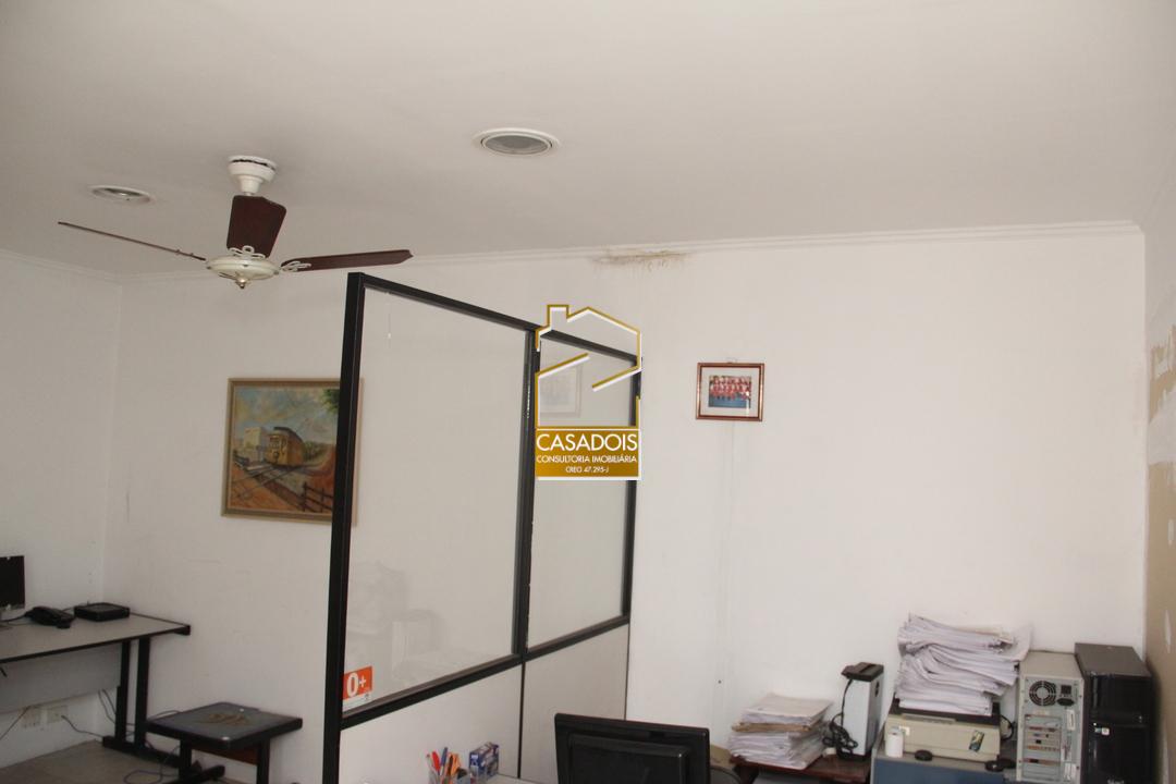 Prédio Inteiro para alugar com 10 quartos, 210m² - Foto 8