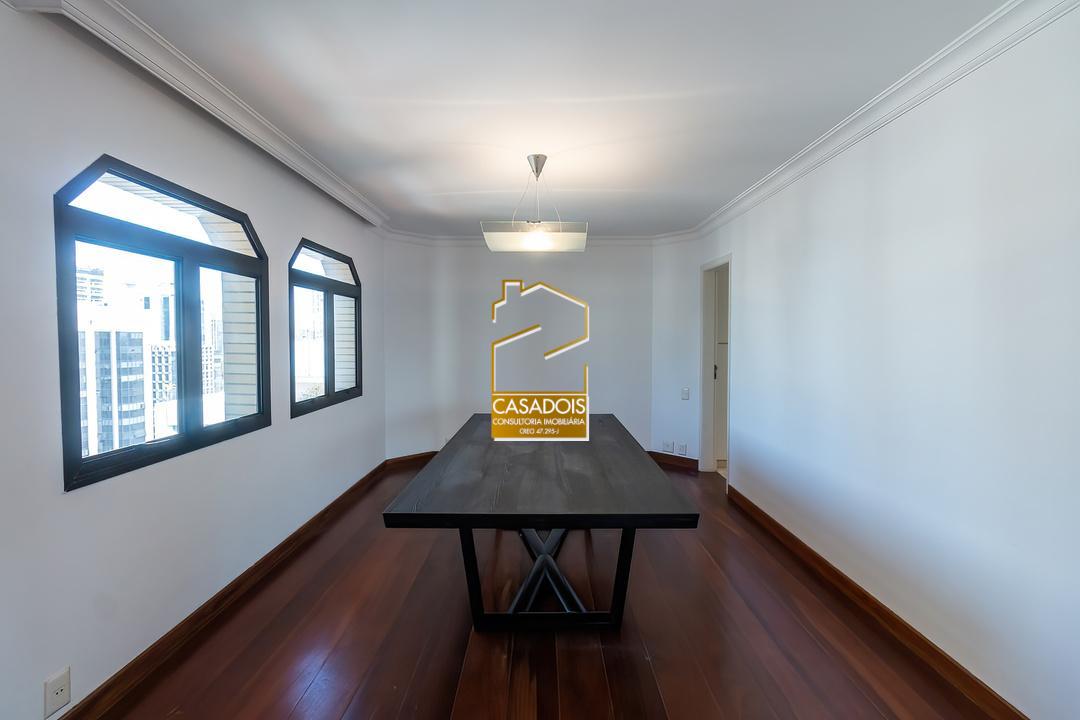 Apartamento para alugar com 3 quartos, 240m² - Foto 8