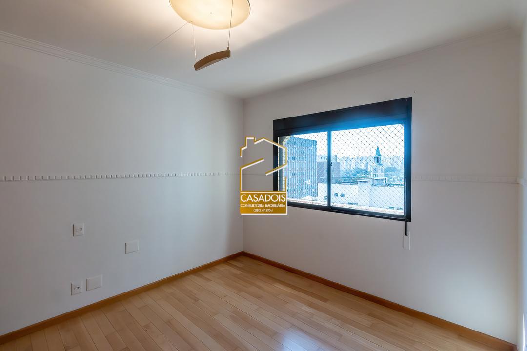 Apartamento para alugar com 3 quartos, 240m² - Foto 17