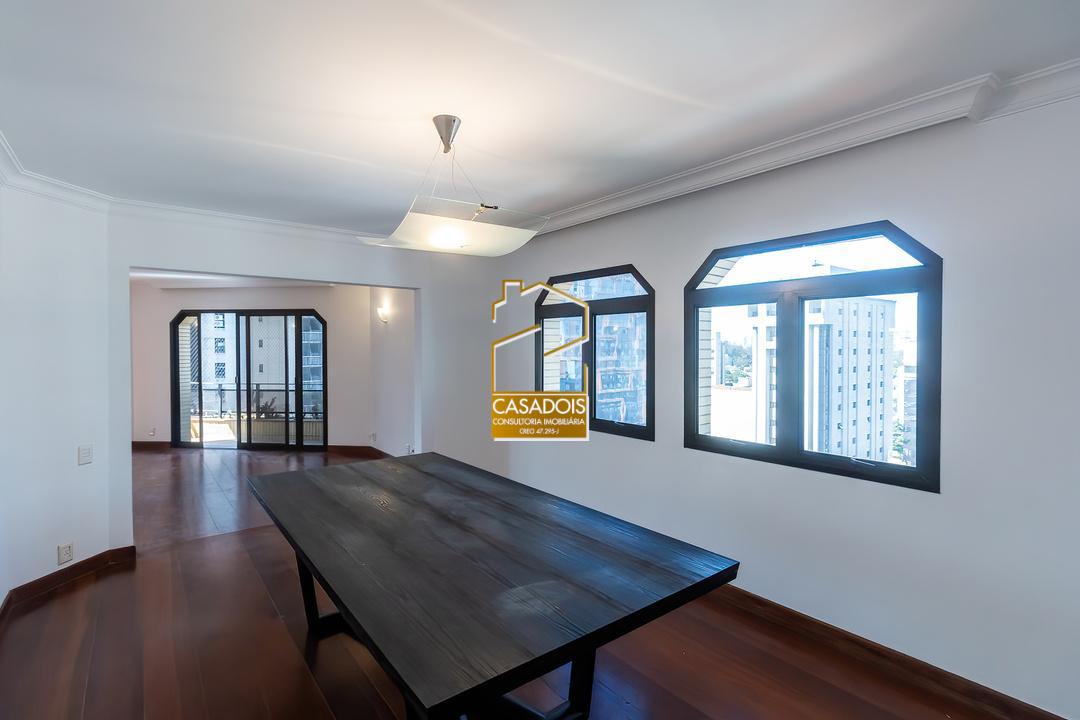 Apartamento para alugar com 3 quartos, 240m² - Foto 7