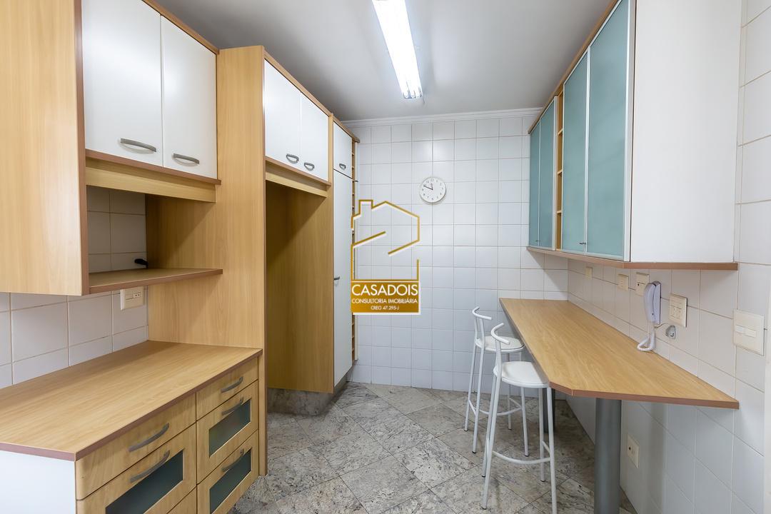 Apartamento para alugar com 3 quartos, 240m² - Foto 27