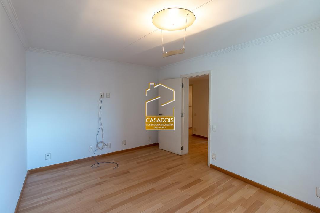 Apartamento para alugar com 3 quartos, 240m² - Foto 23