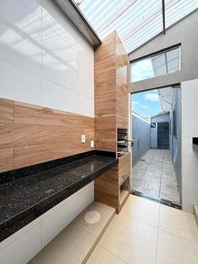 Casa à venda com 2 quartos, 110m² - Foto 1