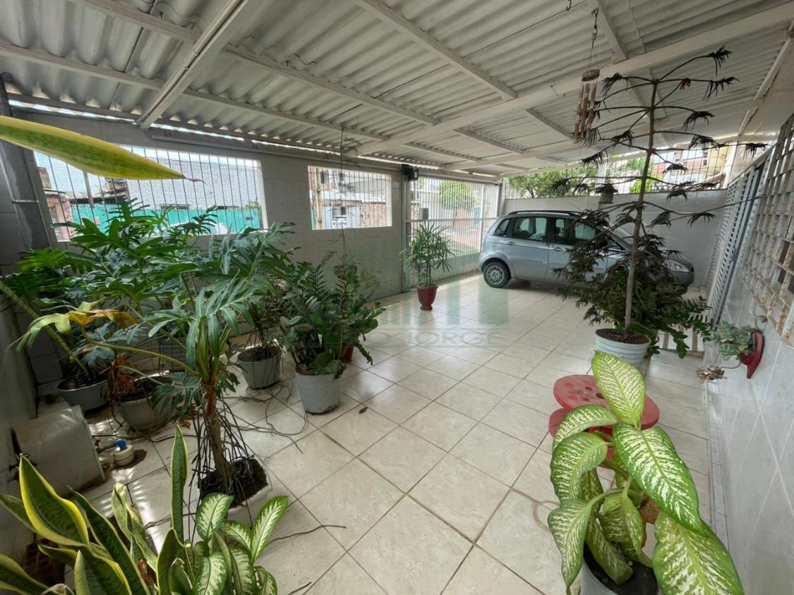 Casa à venda com 3 quartos, 250m² - Foto 1