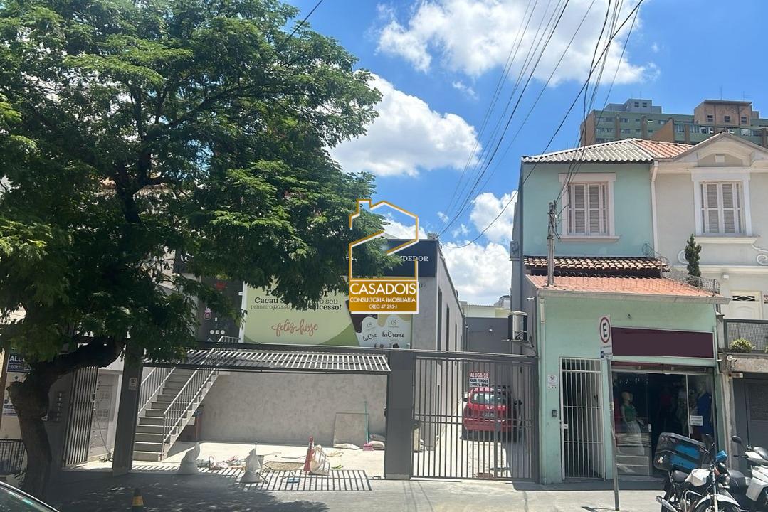 Casa para alugar com 3 quartos, 260m² - Foto 1