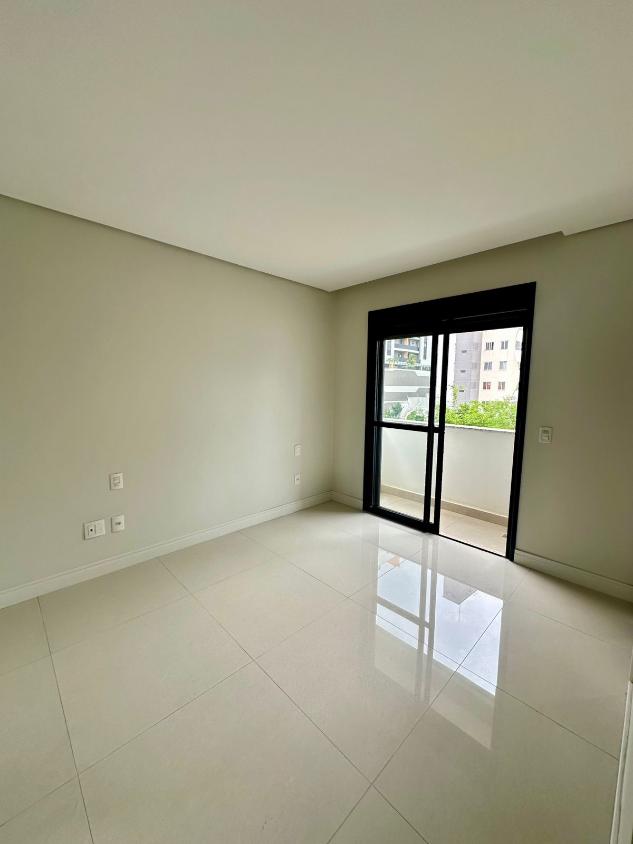 Apartamento à venda com 3 quartos, 215m² - Foto 13