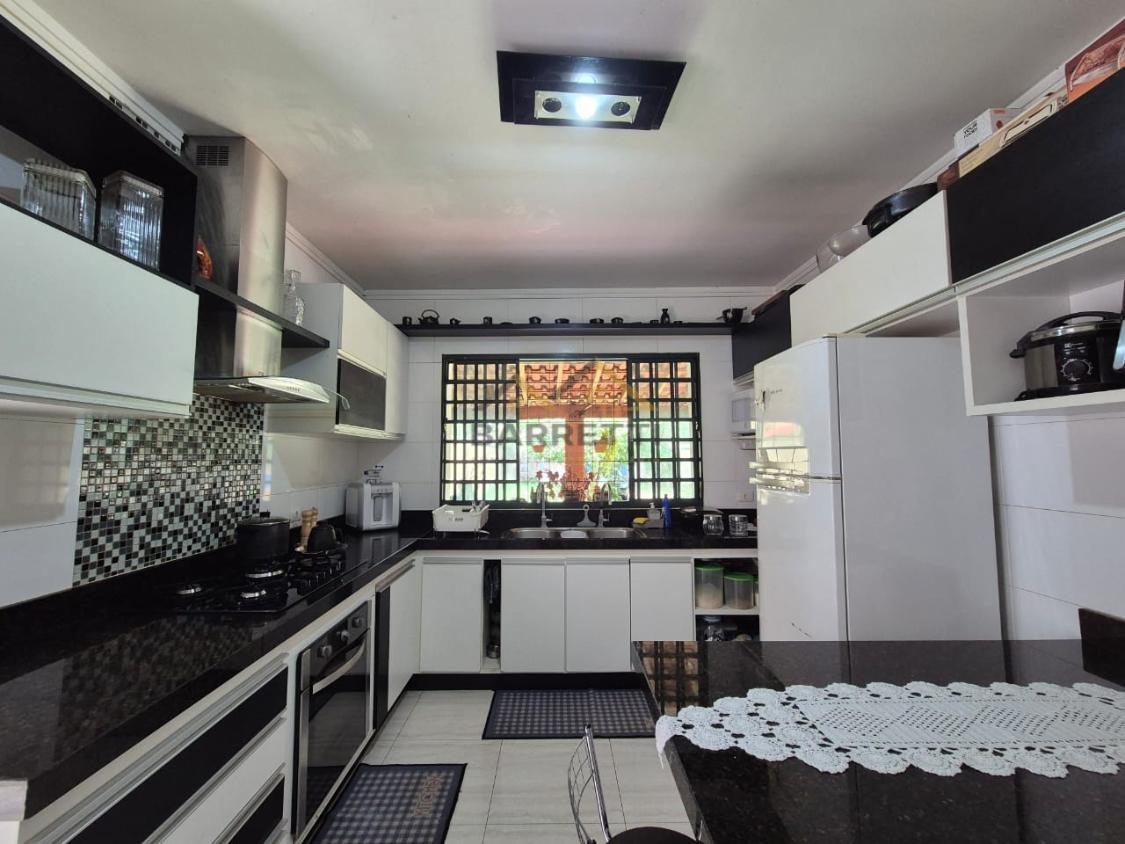 Chácara à venda com 5 quartos, 1050m² - Foto 1