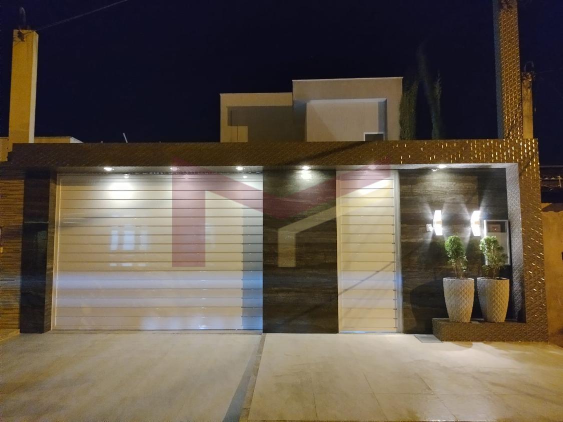 Casa à venda com 4 quartos, 200m² - Foto 1