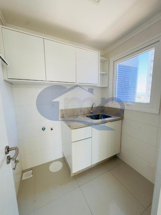 Apartamento à venda com 3 quartos, 130m² - Foto 2