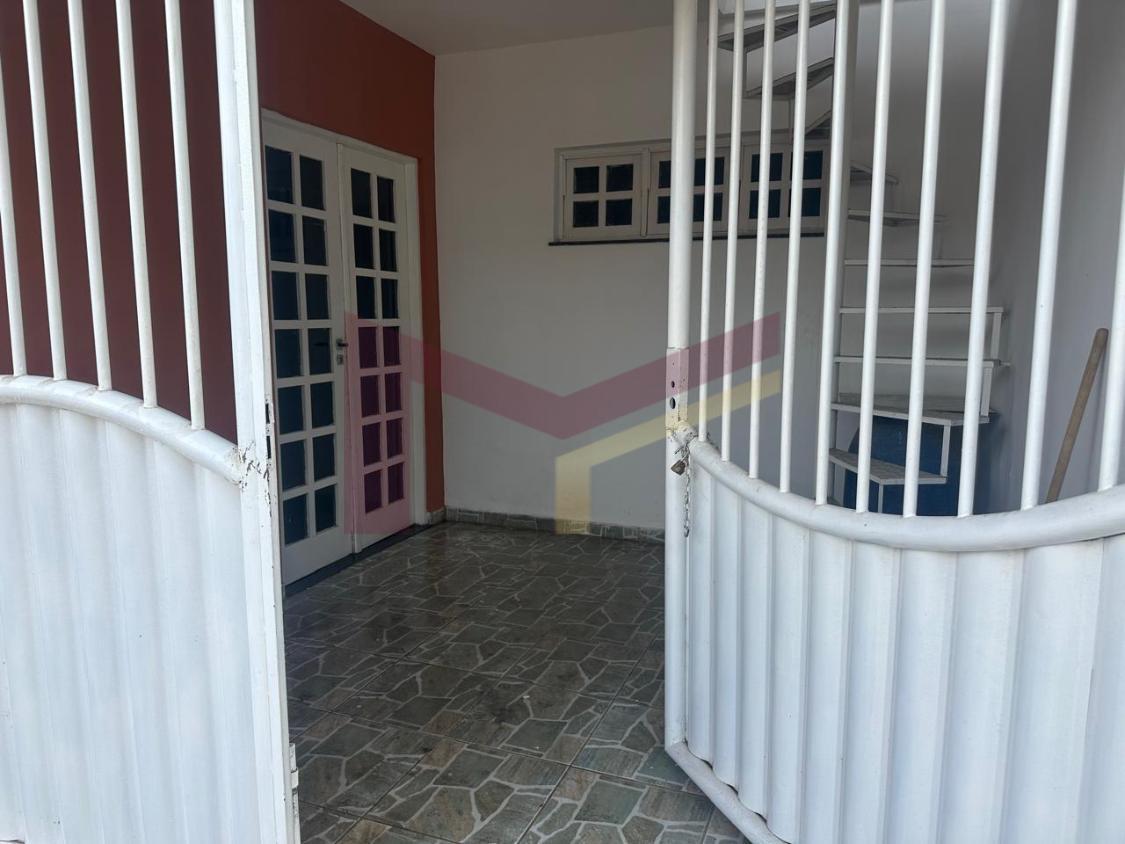 Casa à venda com 2 quartos, 100m² - Foto 4