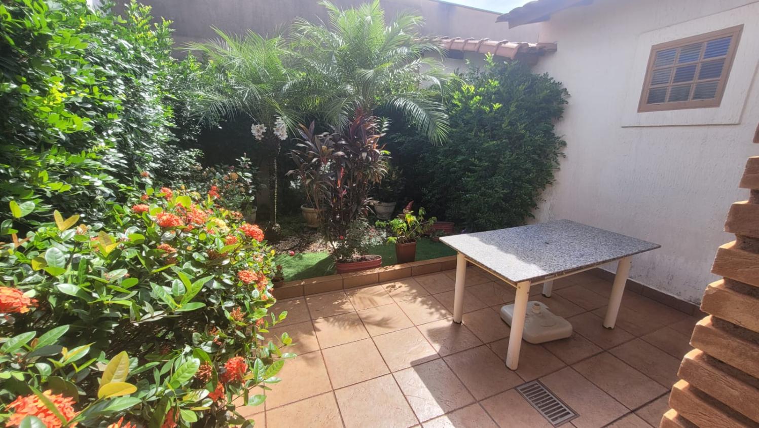 Casa à venda com 3 quartos, 145m² - Foto 2