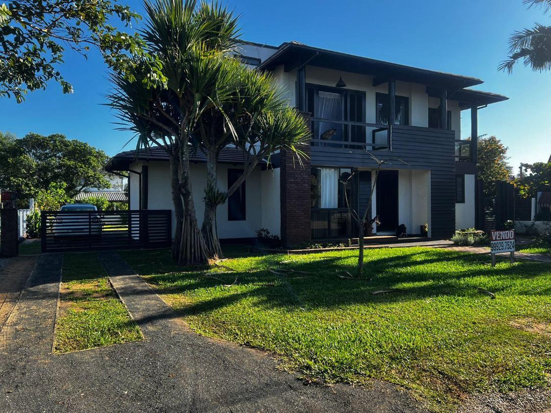 Casa de Condomínio à venda com 3 quartos, 258m² - Foto 1