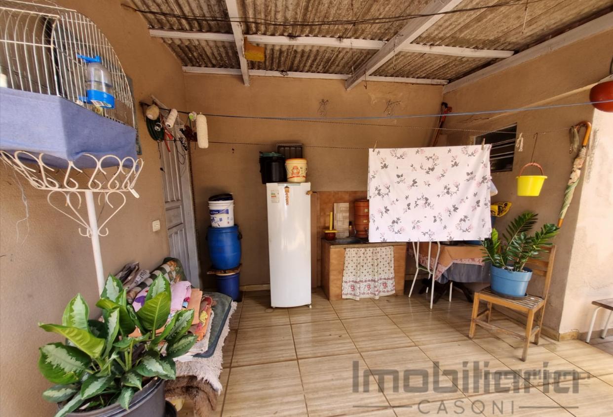 Casa à venda com 2 quartos, 300m² - Foto 3