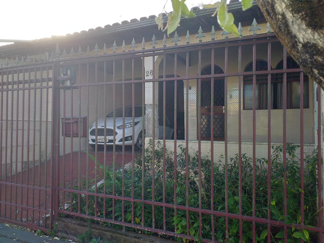 CASA DE QUATRO QUARTOS NO CARIRU