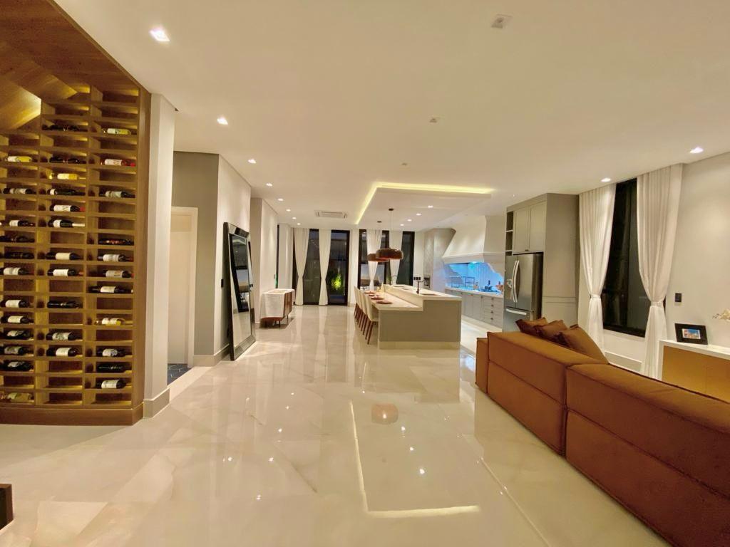 Casa de Condomínio à venda com 4 quartos, 360m² - Foto 1