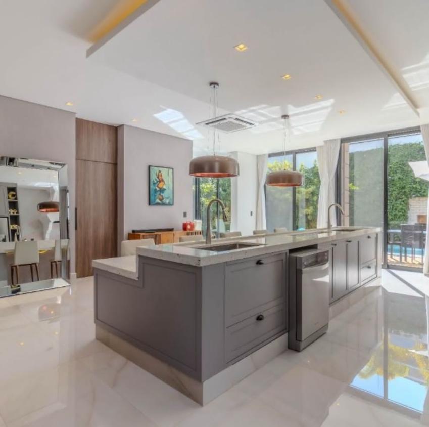 Casa de Condomínio à venda com 4 quartos, 360m² - Foto 12